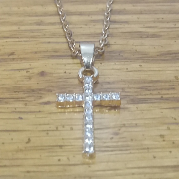 Cross necklace - Picture 2 of 4